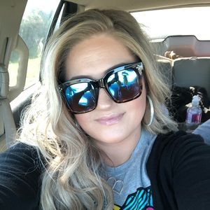 Meet your Posher, Brittney